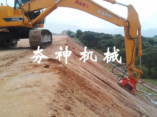 VC-D系列多功能液壓振動夯實機(jī)應(yīng)用于打拔樁