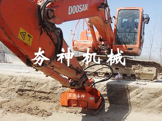 VC-D系列多功能液壓振動夯實機(jī)施工案例