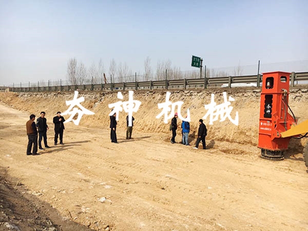 hc系列高速液壓夯實(shí)機(jī)案例